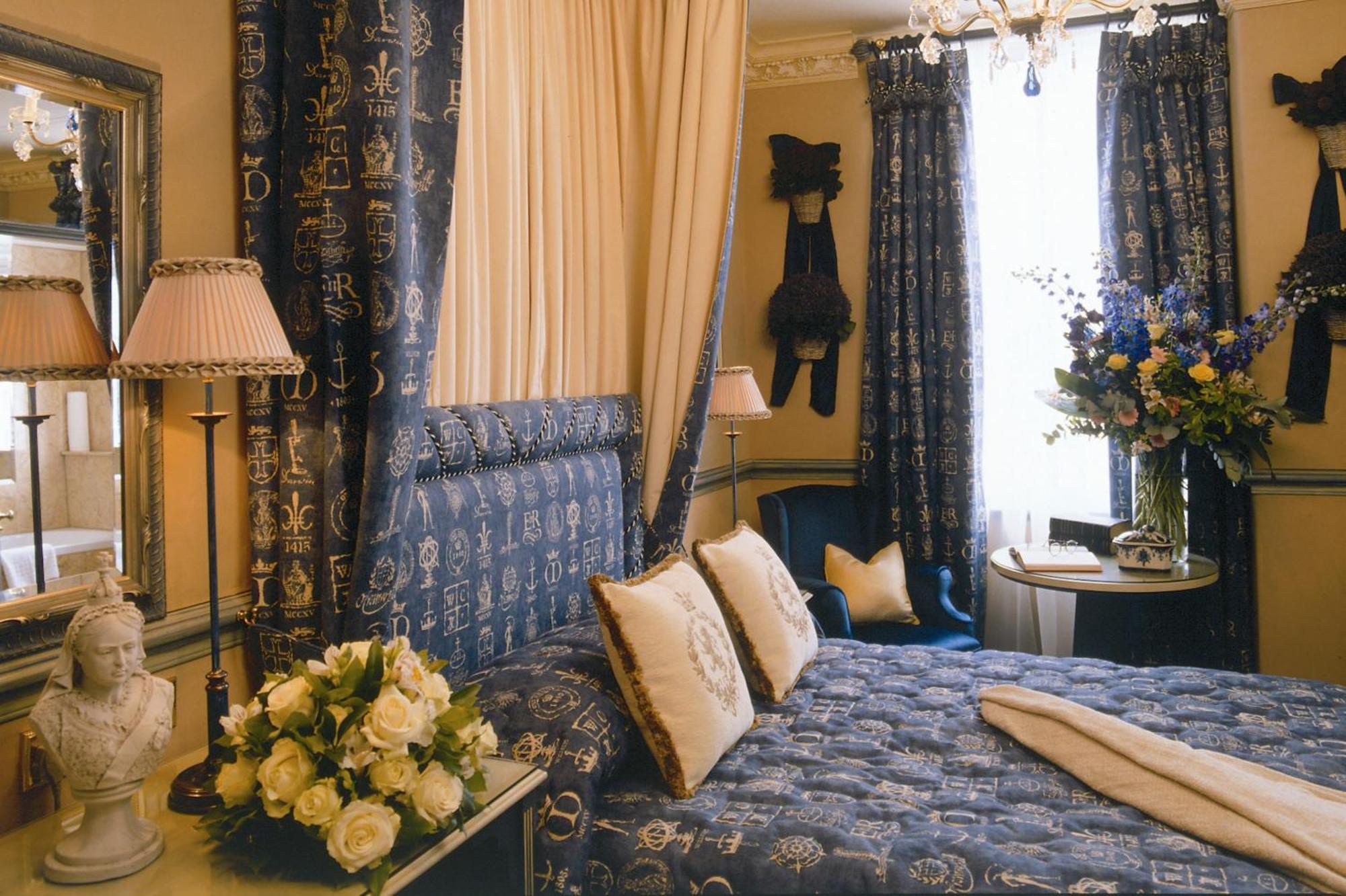 فندق روبنز آت ذا بالاس لندن المظهر الخارجي الصورة A bedroom at the hotel